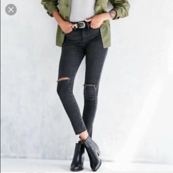 Urban Outfitters UO BDG Faded Black Twig High Rise Cropped Distressed Jeans 28 - Picture 1 of 6